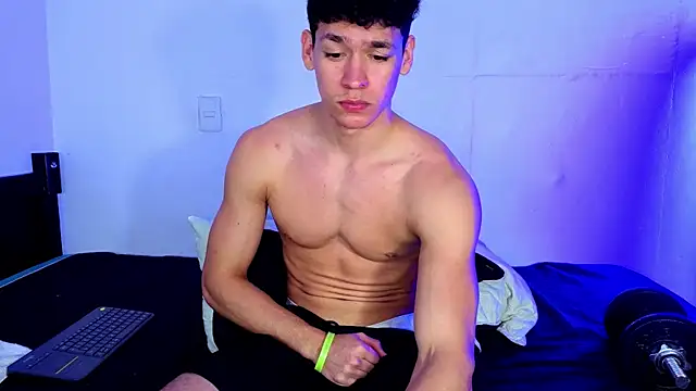 Snapshot of Luke_Muscle chatting on 06.04.26 Luke Muscle online show from 06.04.26