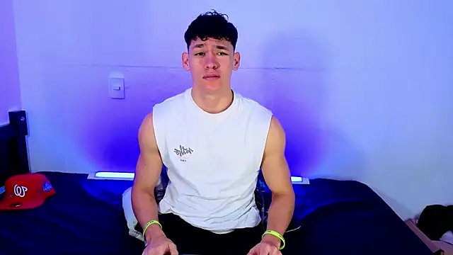 Snapshot of Luke_Muscle chatting on 06.06.26 Luke Muscle online show from 06.06.26
