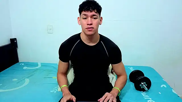 Snapshot of Luke_Muscle chatting on 06.08.26 Luke Muscle online show from 06.08.26