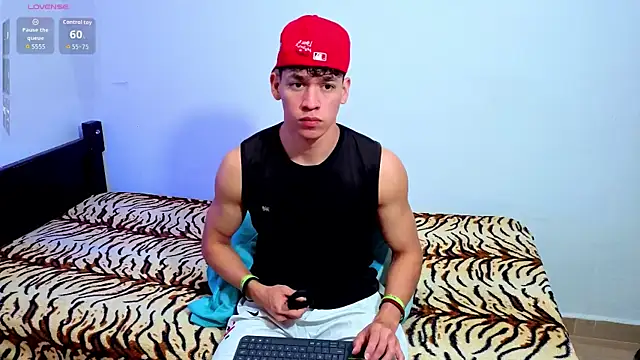 Snapshot of Luke_Muscle chatting on 06.13.26 Luke Muscle online show from 06.13.26
