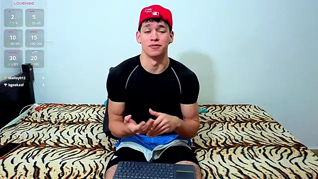 Snapshot of Luke_Muscle chatting on 06.18.26 Luke Muscle online show from 06.18.26
