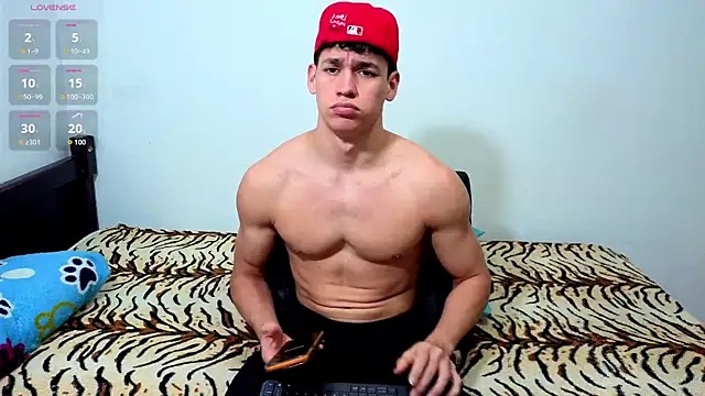 Snapshot of Luke_Muscle chatting on 06.23.26 Luke Muscle online show from 06.23.26
