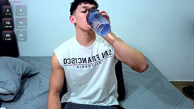 Snapshot of Luke_Muscle chatting on 07.04.26 Luke Muscle online show from 07.04.26