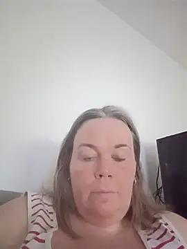 Snapshot of chattedebretagne chatting on 06.27.26 chattedebretagne online show from 06.27.26