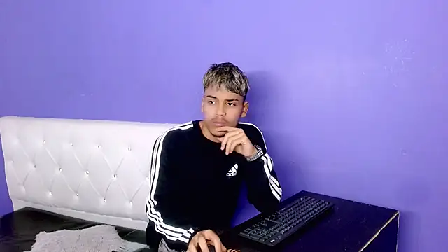 Snapshot of Angel_foxc13 chatting on 06.25.26 Angel foxc13 online show from 06.25.26