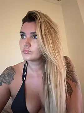 Snapshot of thebeachyblonde chatting on 07.17.26 thebeachyblonde online show from 07.17.26