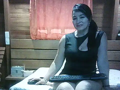 Snapshot of Anlly_garcia002 chatting on 06.10.26 Anlly garcia002 online show from 06.10.26