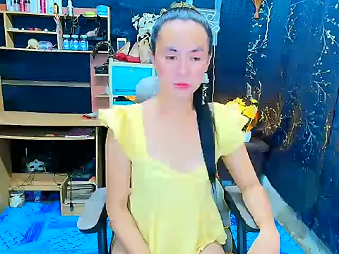 Snapshot of JillianWard17 chatting on 06.16.26 JillianWard17 online show from 06.16.26