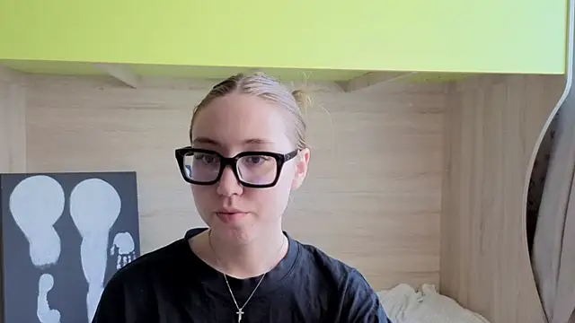 Snapshot of _kitti_meow_ chatting on 06.28.26 kitti meow online show from 06.28.26