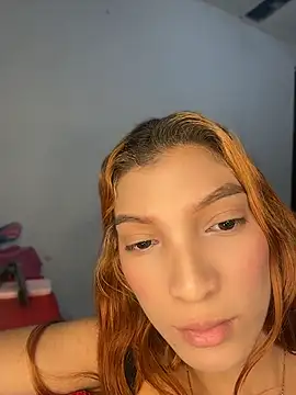 Snapshot of CandelaRoja chatting on 05.25.26 CandelaRoja online show from 05.25.26