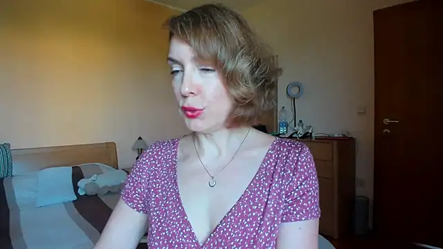 Snapshot of SummerLiza chatting on 06.15.26 SummerLiza online show from 06.15.26