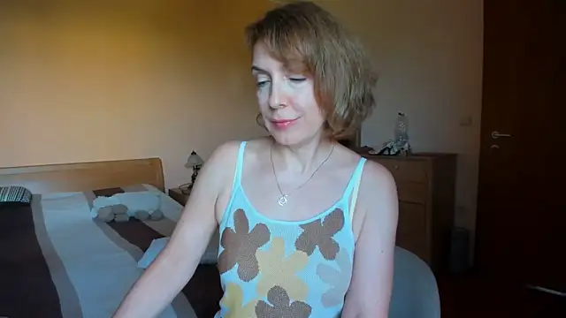 Snapshot of SummerLiza chatting on 06.18.26 SummerLiza online show from 06.18.26
