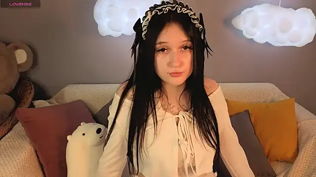 Snapshot of Emma-Blissa chatting on 06.25.26 Emma-Blissa online show from 06.25.26