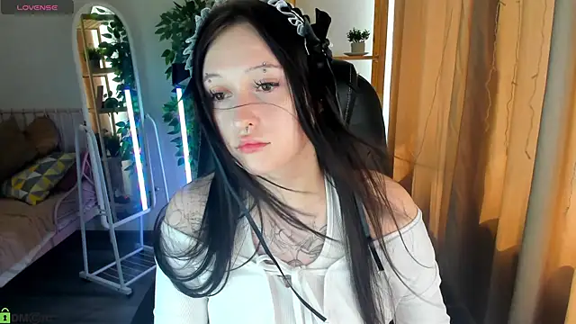 Snapshot of Emma-Blissa chatting on 07.05.26 Emma-Blissa online show from 07.05.26