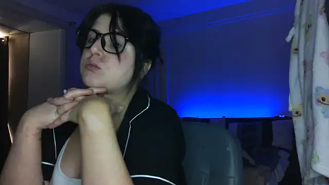 Snapshot of LucyLou31 chatting on 06.14.26 LucyLou31 online show from 06.14.26