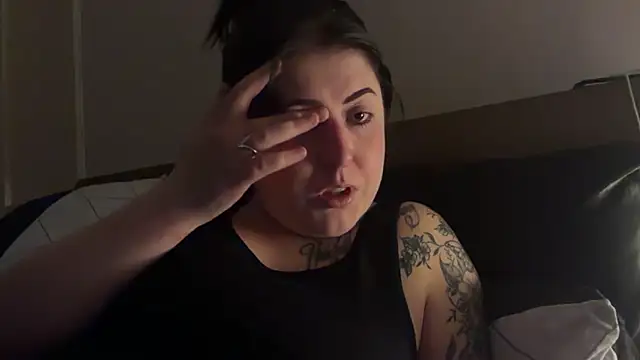 Snapshot of LucyLou31 chatting on 06.18.26 LucyLou31 online show from 06.18.26