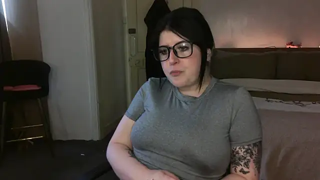 Snapshot of LucyLou31 chatting on 07.04.26 LucyLou31 online show from 07.04.26