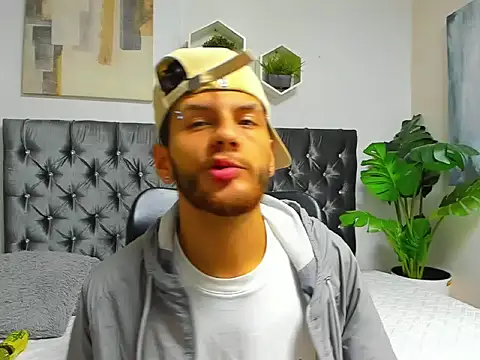 Snapshot of CHRIS_GREY chatting on 06.17.26 CHRIS GREY online show from 06.17.26