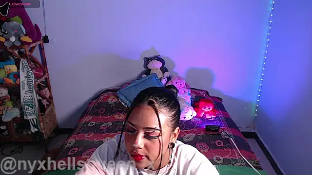 Snapshot of nyxhellsqueen_x chatting on 07.02.26 nyxhellsqueen x online show from 07.02.26