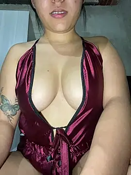 Snapshot of kimiee_ chatting on 06.19.26 kimiee online show from 06.19.26