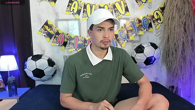 Snapshot of willy_diamond chatting on 06.20.26 willy diamond online show from 06.20.26
