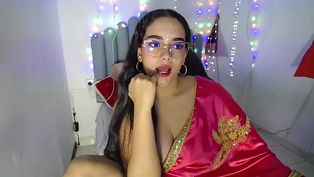 Snapshot of farah_samira chatting on 06.23.26 farah samira online show from 06.23.26