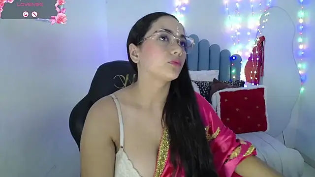 Snapshot of farah_samira chatting on 06.29.26 farah samira online show from 06.29.26