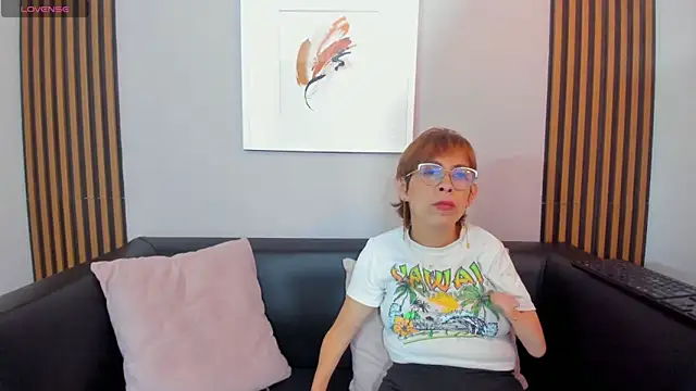 Snapshot of Madame_mature1 chatting on 06.16.26 Madame mature1 online show from 06.16.26
