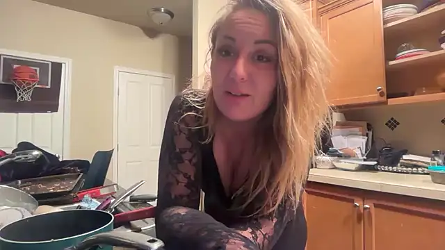 Snapshot of missbritneyfoxx chatting on 05.23.26 missbritneyfoxx online show from 05.23.26