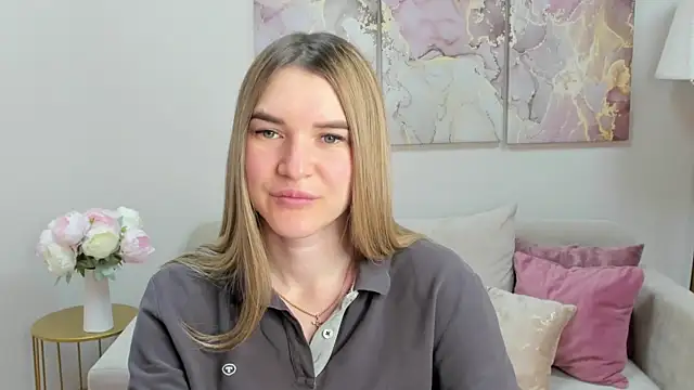 Snapshot of RoxyReignn chatting on 06.13.26 RoxyReignn online show from 06.13.26