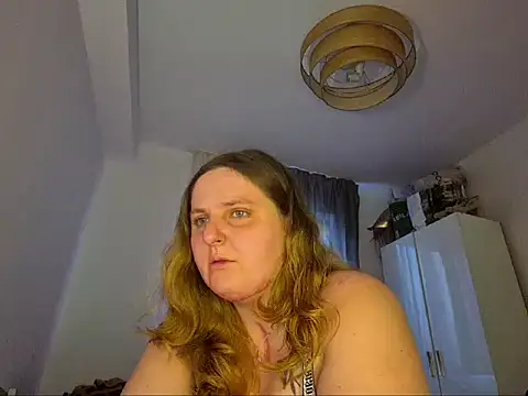 Snapshot of JessicaBake chatting on 06.14.26 JessicaBake online show from 06.14.26