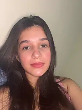 Snapshot of julhya_duarte chatting on 05.25.26 julhya duarte online show from 05.25.26