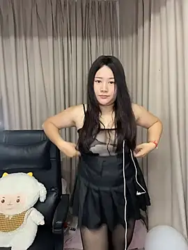 Snapshot of Luckysisi-s chatting on 06.23.26 Luckysisi-s online show from 06.23.26