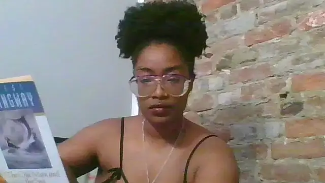 Snapshot of CloverGirlxo chatting on 05.26.26 CloverGirlxo online show from 05.26.26
