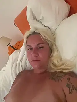 Snapshot of Sofia_beee chatting on 06.29.26 Sofia beee online show from 06.29.26