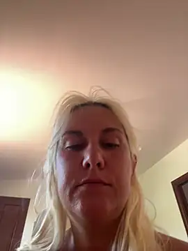 Snapshot of Sofia_beee chatting on 06.29.26 Sofia beee online show from 06.29.26