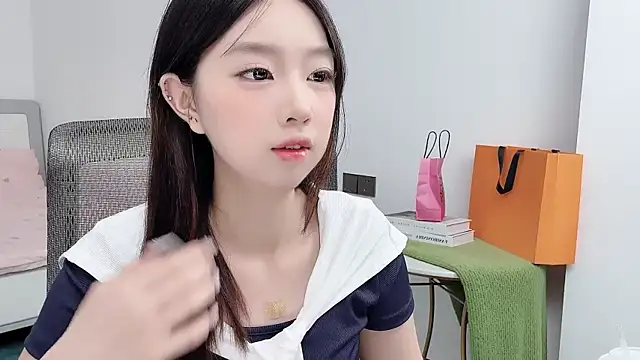Snapshot of Yoyo33355 chatting on 06.15.26 Yoyo33355 online show from 06.15.26