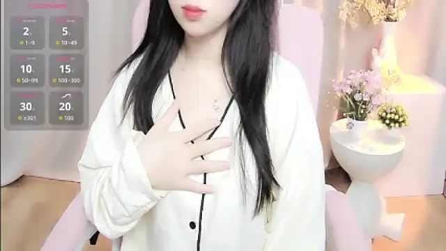 Snapshot of shynana chatting on 06.21.26 shynana online show from 06.21.26