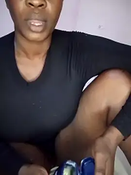 Snapshot of curvyperry chatting on 06.13.26 curvyperry online show from 06.13.26