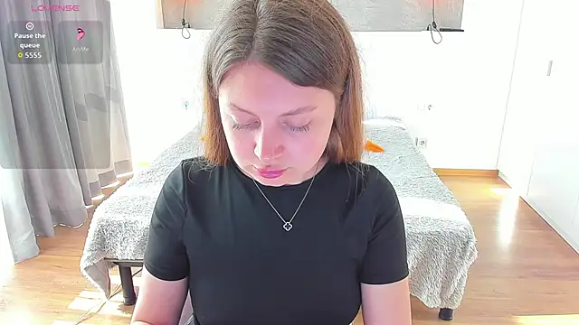 Snapshot of Kitkatvel chatting on 06.17.26 Kitkatvel online show from 06.17.26
