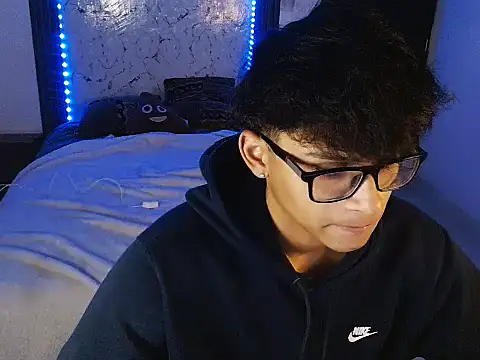 Snapshot of Mr_yisuzz chatting on 06.15.26 Mr yisuzz online show from 06.15.26