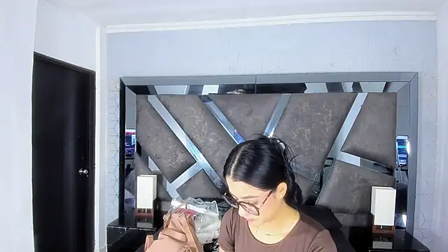 Snapshot of Milawink chatting on 06.15.26 Milawink online show from 06.15.26
