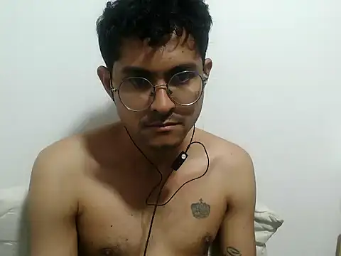 Snapshot of xanderlover chatting on 06.24.26 xanderlover online show from 06.24.26