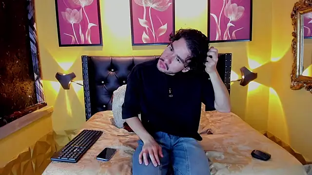 Snapshot of theo_riviera chatting on 05.28.26 theo riviera online show from 05.28.26