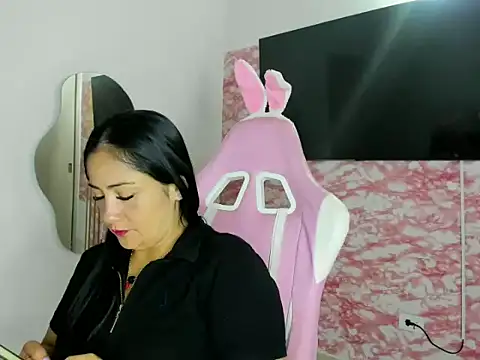 Snapshot of Amira_Princesa chatting on 05.28.26 Amira Princesa online show from 05.28.26