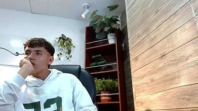 Snapshot of Ryan_grayx chatting on 05.27.26 Ryan grayx online show from 05.27.26