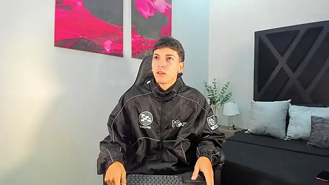 Snapshot of Gian_Rossi chatting on 06.18.26 Gian Rossi online show from 06.18.26