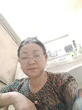 Snapshot of Orio-baby chatting on 06.18.26 Orio-baby online show from 06.18.26