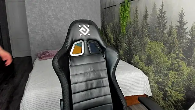 Snapshot of Maya-Mimi chatting on 07.18.26 Maya-Mimi online show from 07.18.26