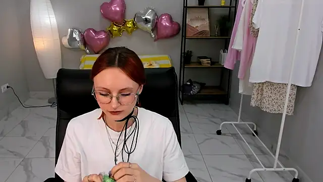 Snapshot of Alice_Reid_ chatting on 05.30.26 Alice Reid online show from 05.30.26